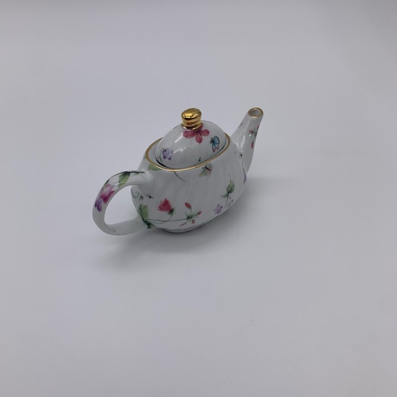 Special Place Victorian Style Miniature Teapot With Lid & Handle Floral Pattern - Picture 5 of 9